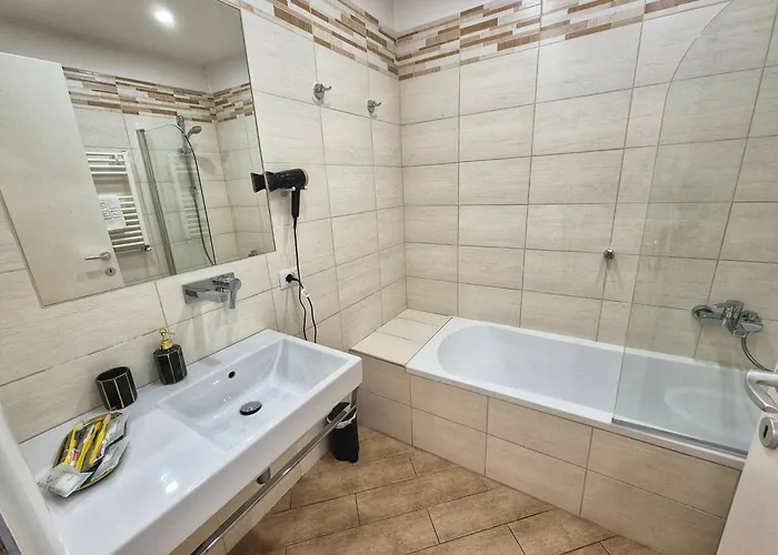 Гостевой дом Residenze Serventi Longhi 4*